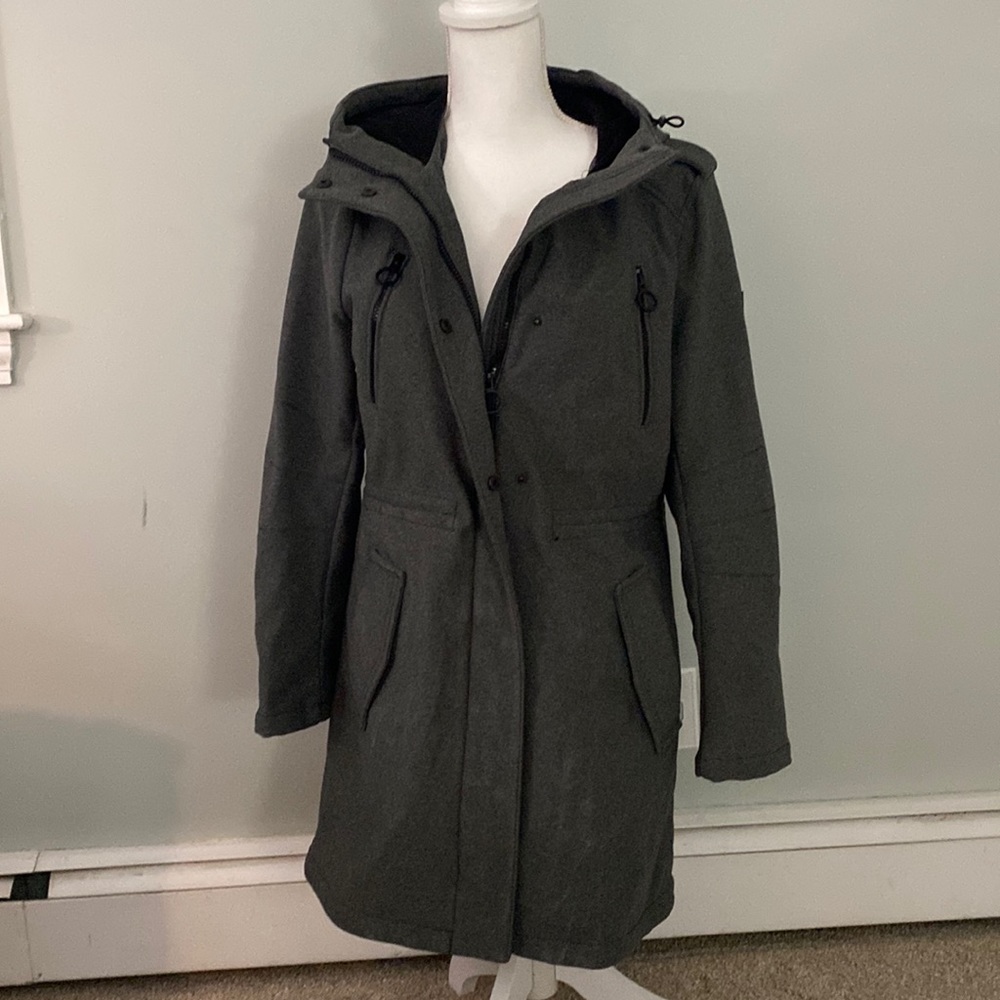 Fully lined woman’s trench coat